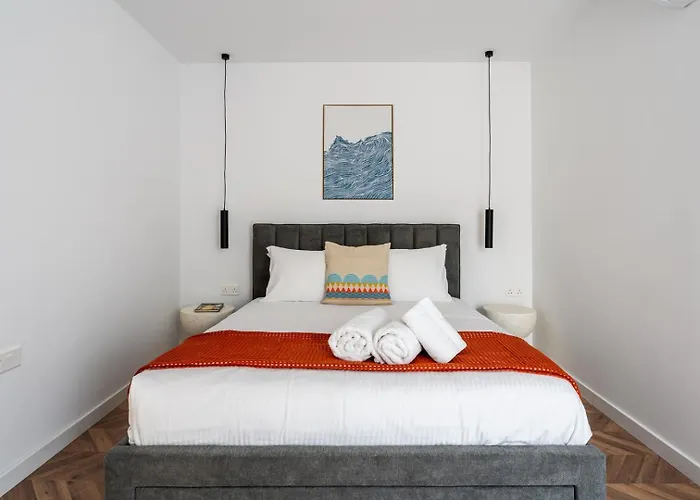 Modern Luxury 2br|park View & Balcony